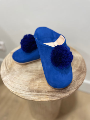 Babouches artisanales en peau bleu majorel pompon bleu