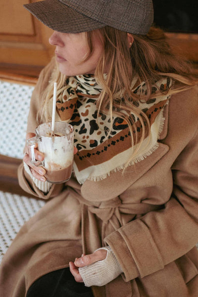 Echarpe motifs Leo beige camel en laine et soie