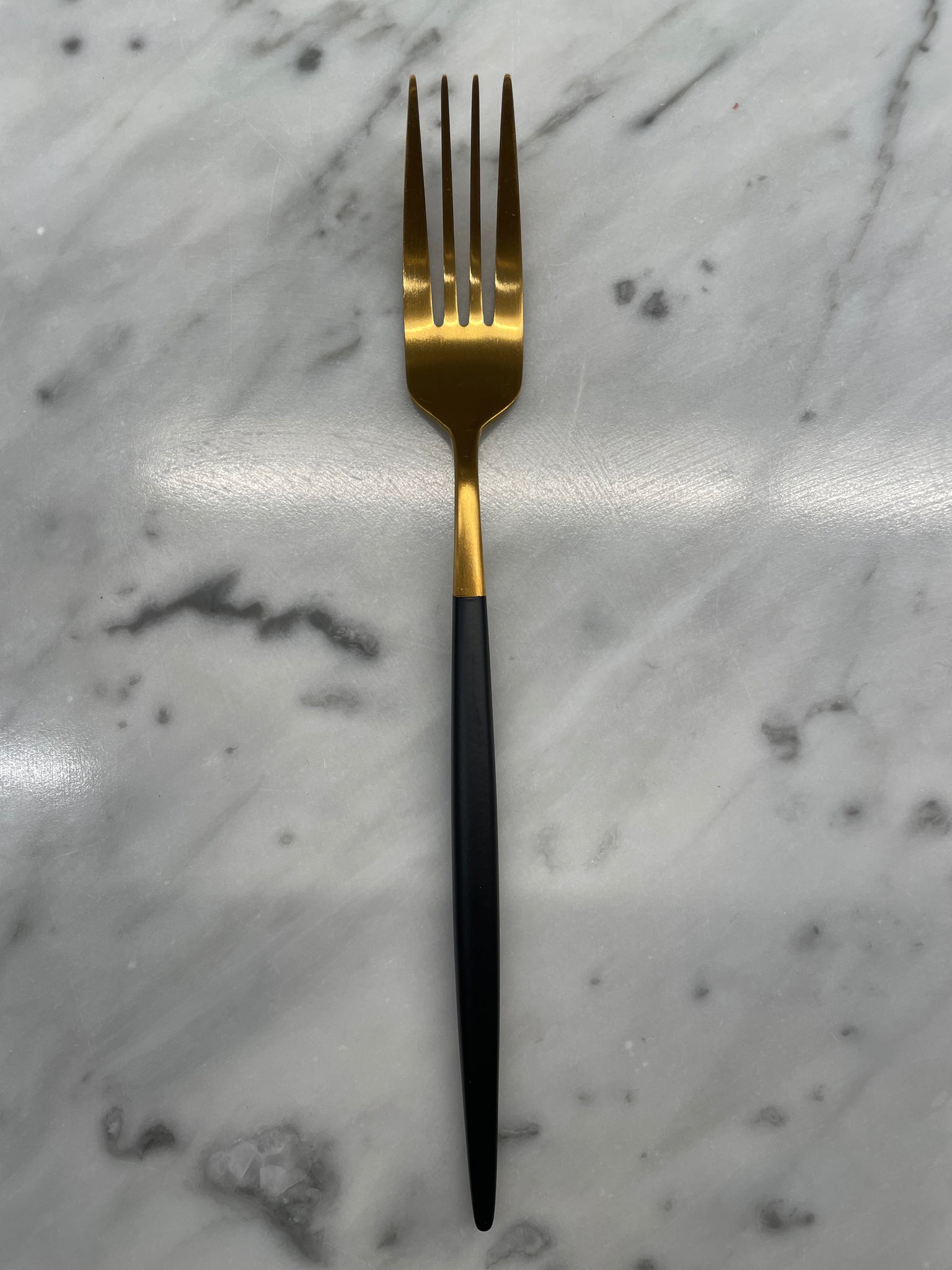 Fourchette noire et dorée