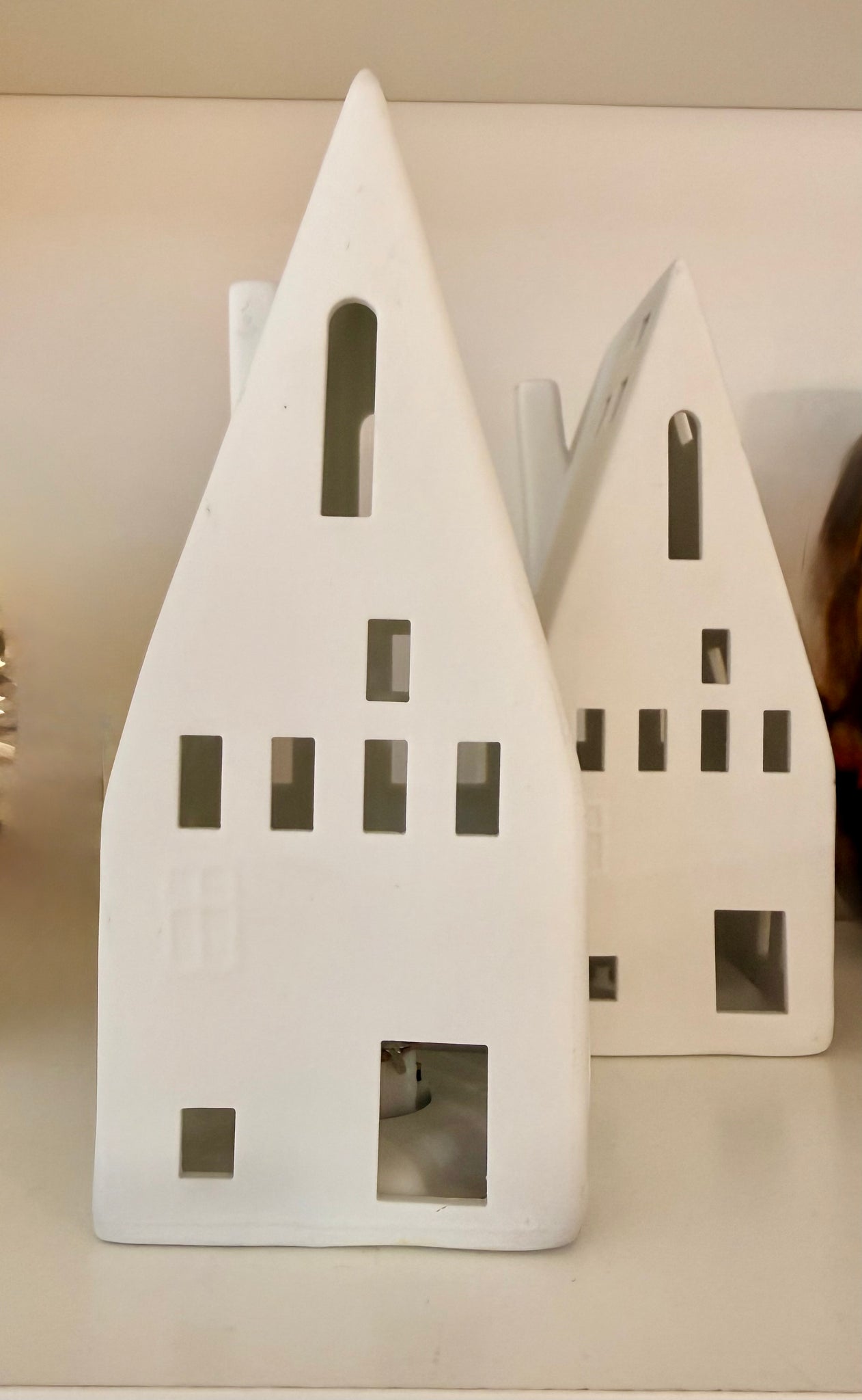 Maison Lumineuse en Porcelaine