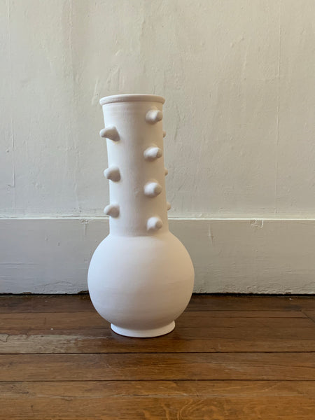 Vase artisanal blanc mat à picots hauteur 37cm