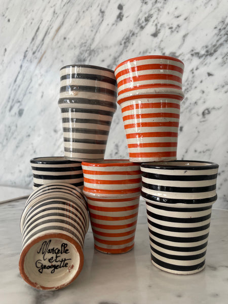 Tasses à café artisanales rayées colorées