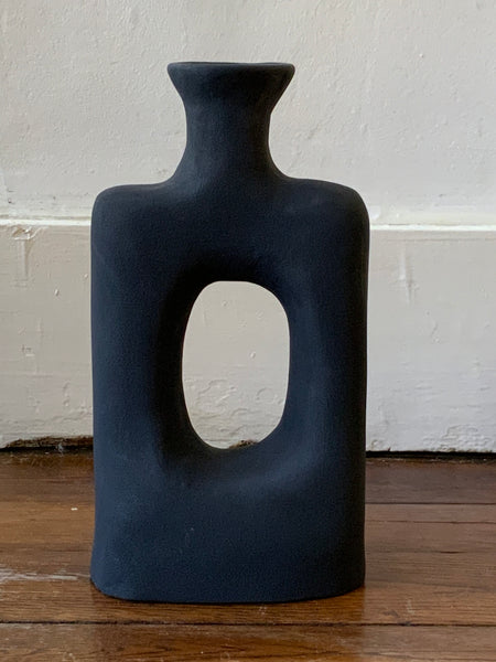 Vase artisanal noir mat