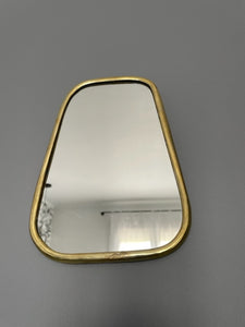 Miroir artisanal en laiton forme trapèze bord fin