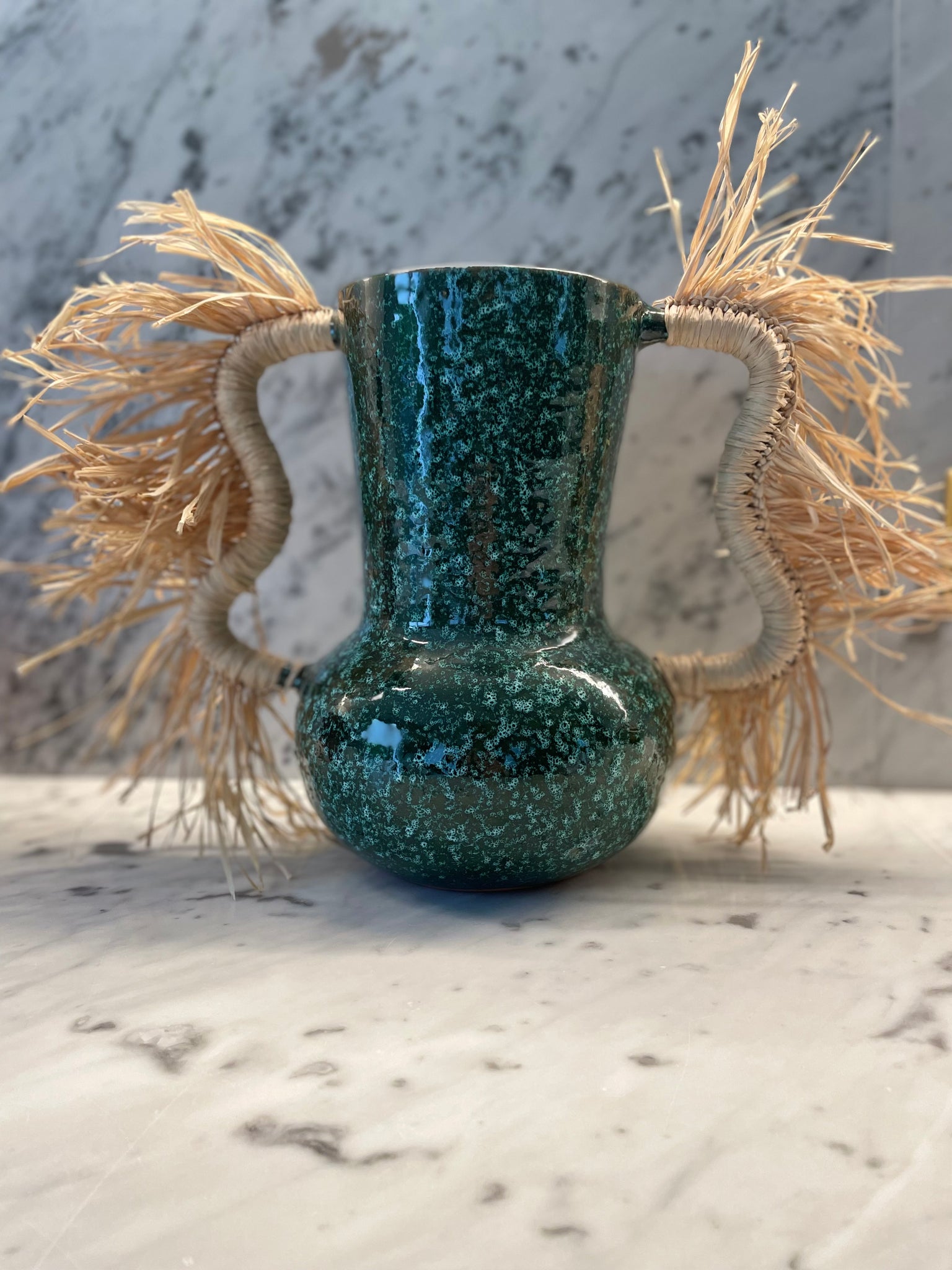 Vase vert chiné anses raphia